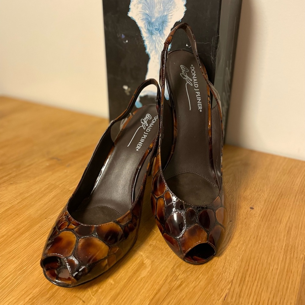 Donald J Pliner slingback pumps